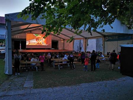 Poletni kino v ribniškem gradu, arhiv OR